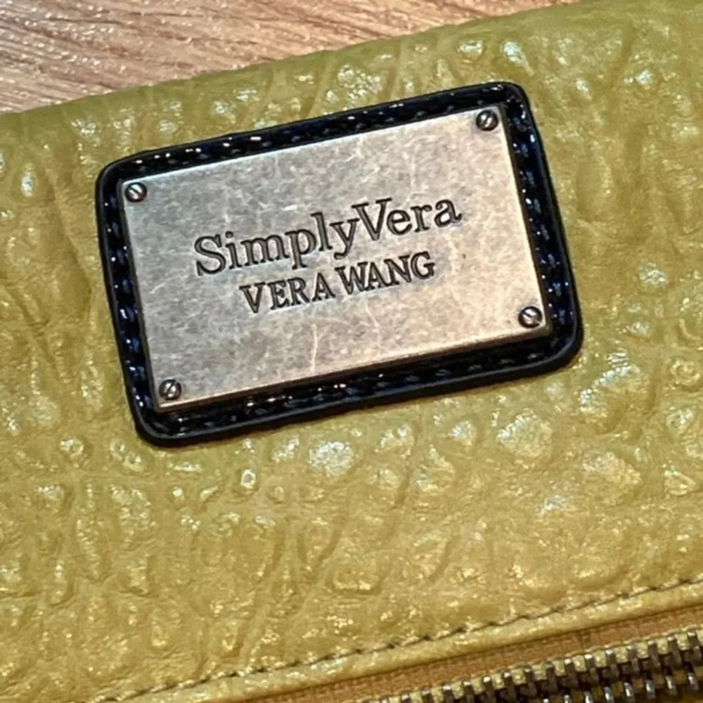 Simply‎ Vera Vera Wang lime foldover clutch wallet